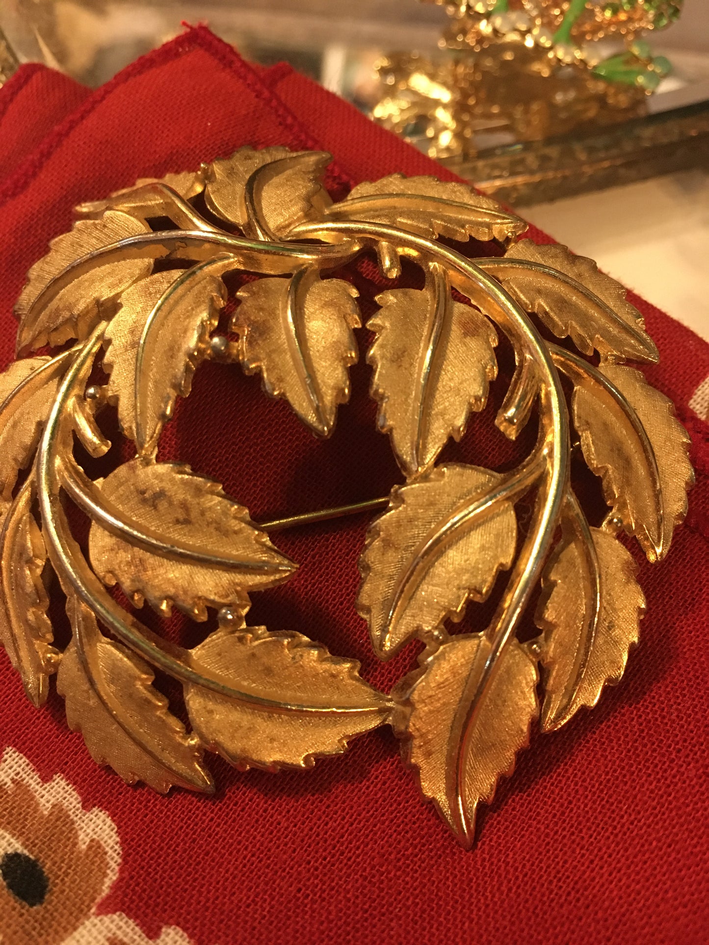 Vintage wreath brooch