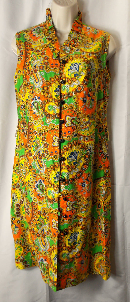 Vintage sleeveless dress with Paisley design.