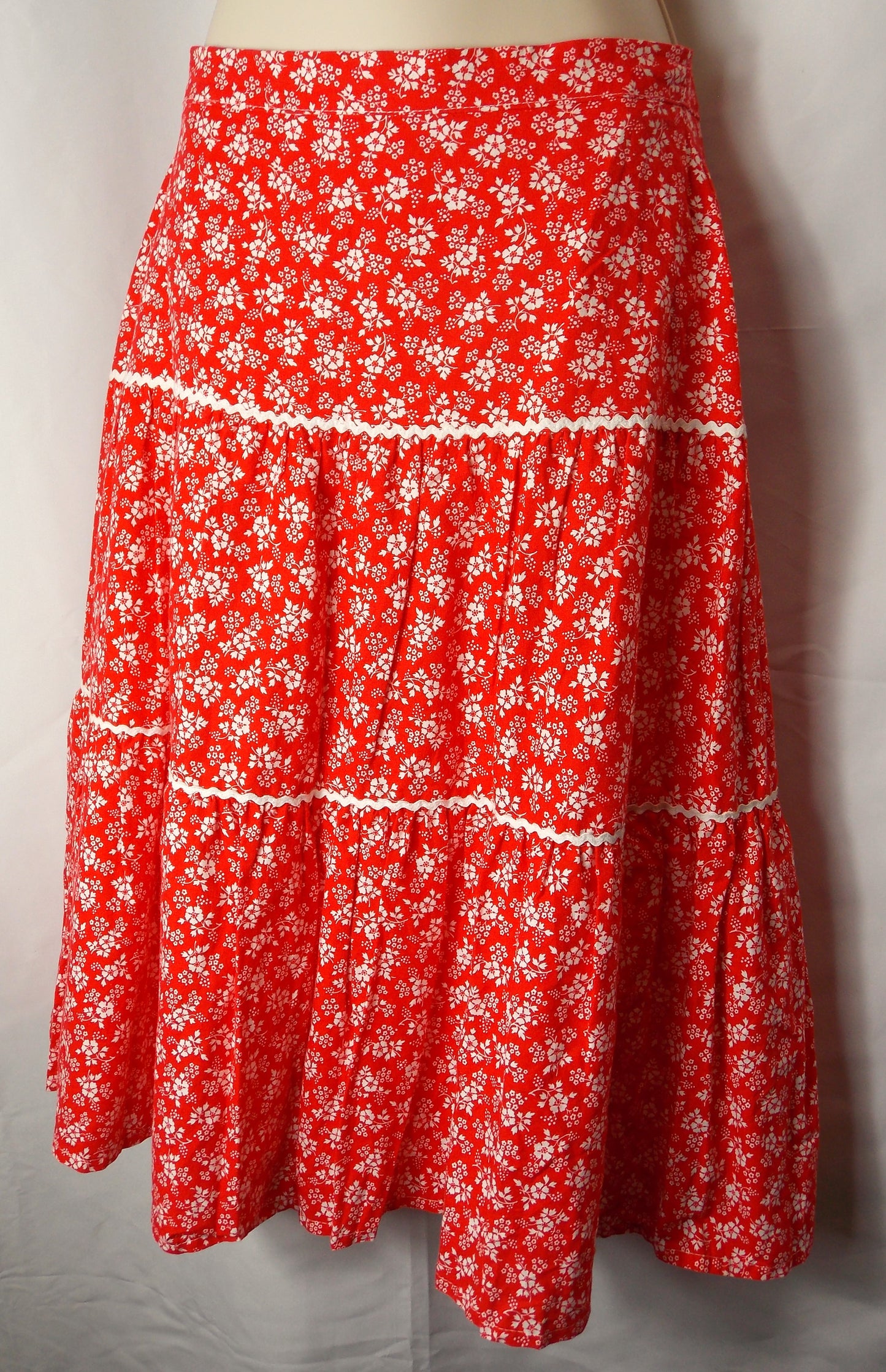 Vintage red floral print flared skirt