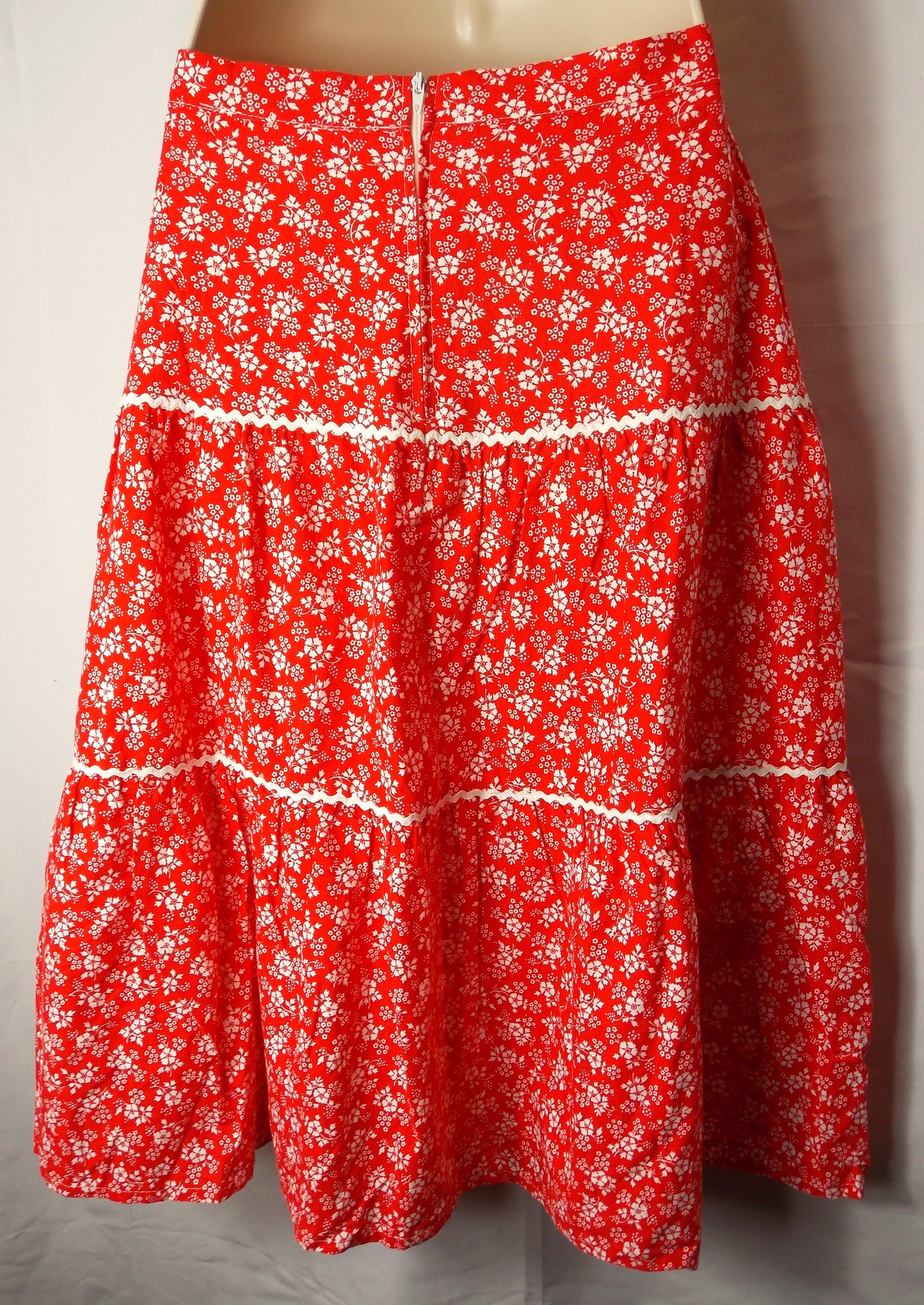 Vintage red floral print flared skirt