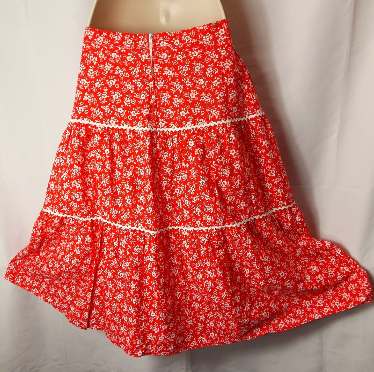 Vintage red floral print flared skirt