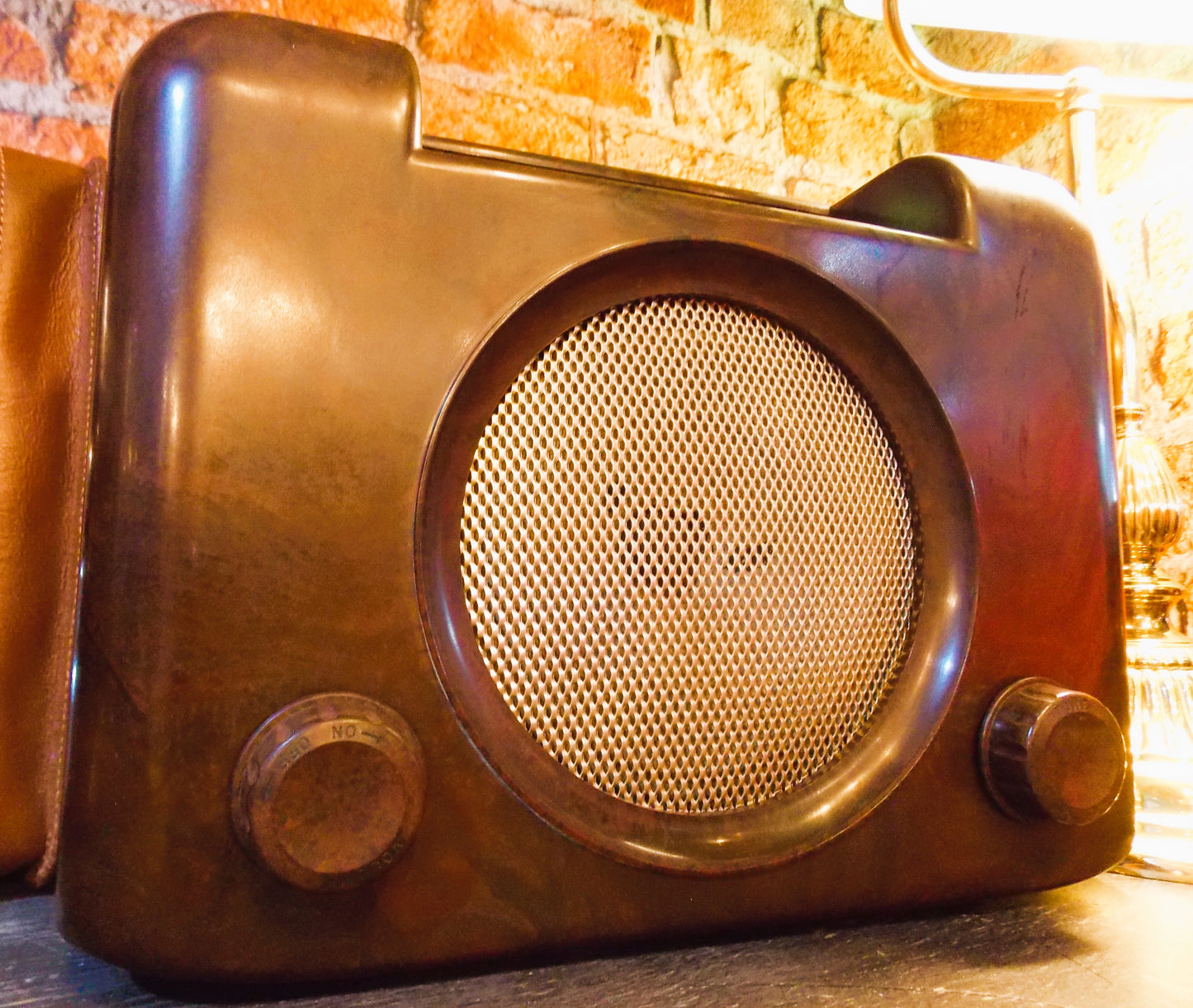 Vintage Bush DAC90 Bakelite radio